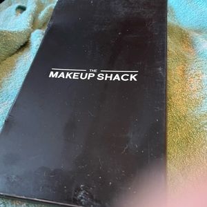 Make up pallet